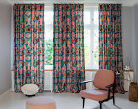 Ein farbenfroher Thermovorhang, hält die Wärme im Raum, ideal für die kalte Jahreszeit. (Foto ADO)